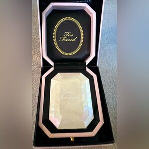 Too Faced Diamond Light Highlighter